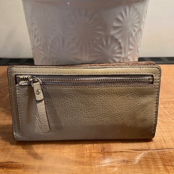 Kate Spade Tan Bi-Fold Wallet - Picture 2 of 3